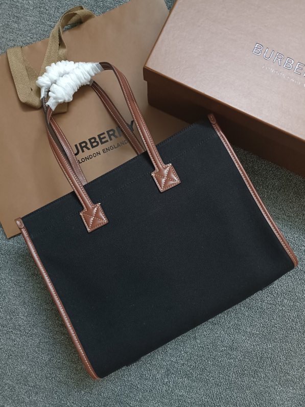 Burberry專門店新款雙色帆布拼皮托特包 巴寶莉手提肩背中號購物袋 yxb1235
